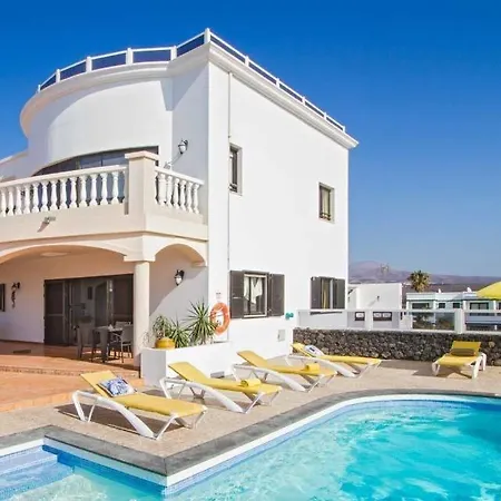 Puerto Del Carmen Sleeps 12 Pool Air Con Wifi Villa