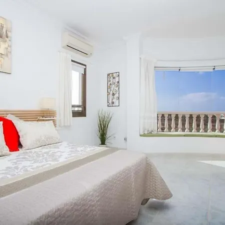 Villa Puerto Del Carmen Sleeps 12 Pool Air Con Wifi Puerto del Carmen (Lanzarote)